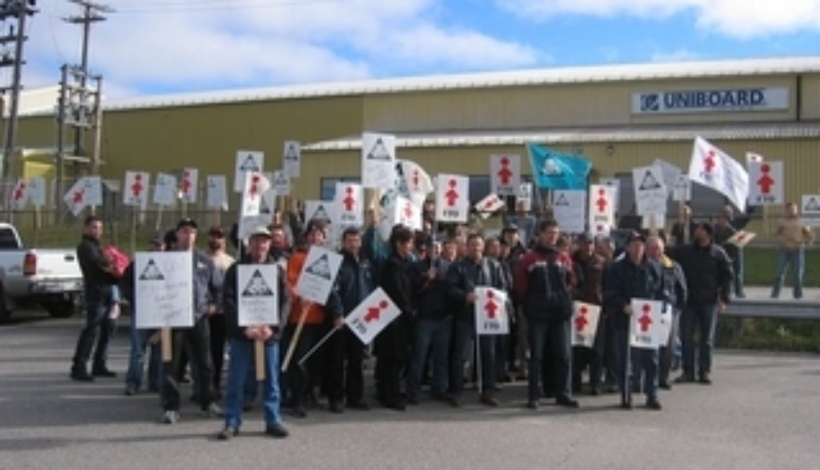 Fermeture de l’usine Uniboard de Lac-des-Îles  – Manifestation populaire en appui aux travailleurs